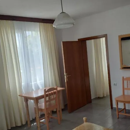 семеен ирина Hotel Lozenets